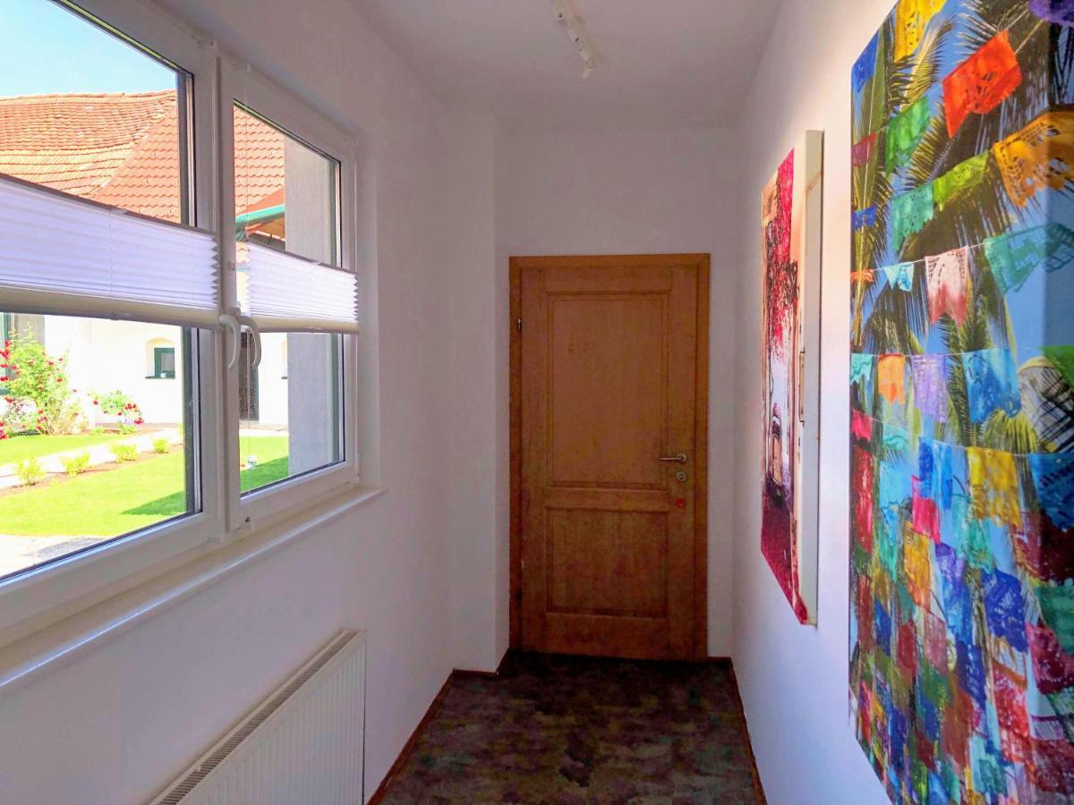 Ferienwohnungen Und Appartements Im Idyllischen Vierkanthof, Gruppenurlaube ลอยแพร์ดอร์ฟ เบ เฟิร์สเทนเฟลด์ ภายนอก รูปภาพ