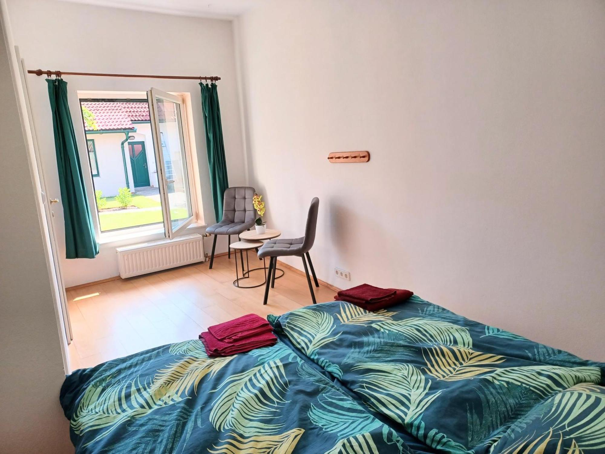 Ferienwohnungen Und Appartements Im Idyllischen Vierkanthof, Gruppenurlaube ลอยแพร์ดอร์ฟ เบ เฟิร์สเทนเฟลด์ ภายนอก รูปภาพ